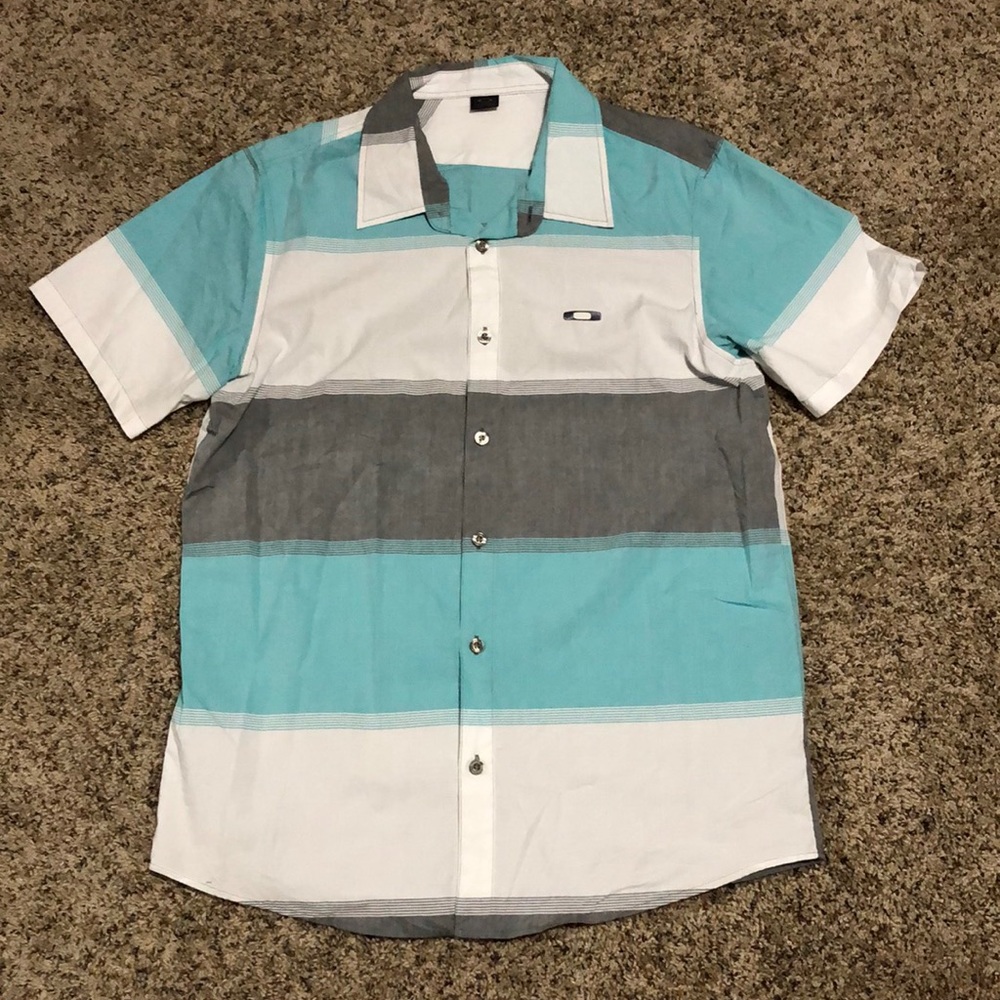 Oakley Short Sleeve Button-Up Size Large